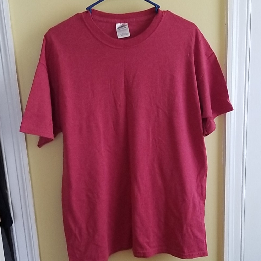 Gildan Men's T-shirt